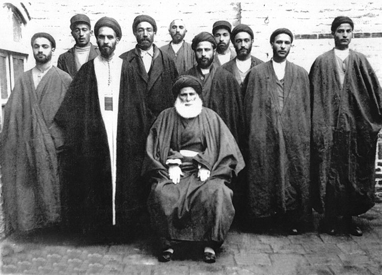 Ayatollah Taqi Qomi with His Father and Brothers